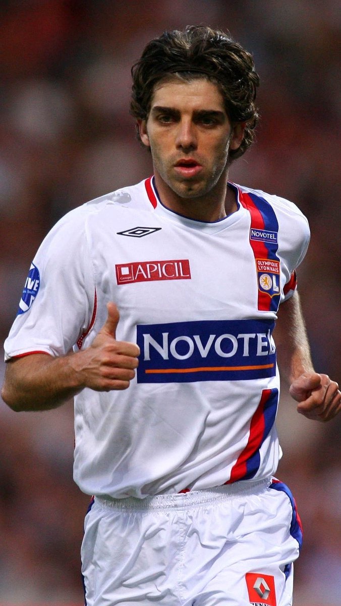 Juninho Pernambucano 🇧🇷

Olympique de Lyon