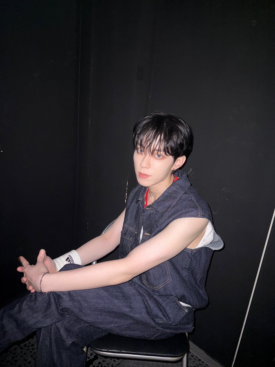 [#이든]

고양이의 날!!
길고양든 데꼬가〰️

#나인아이 #NINEi #EDEN