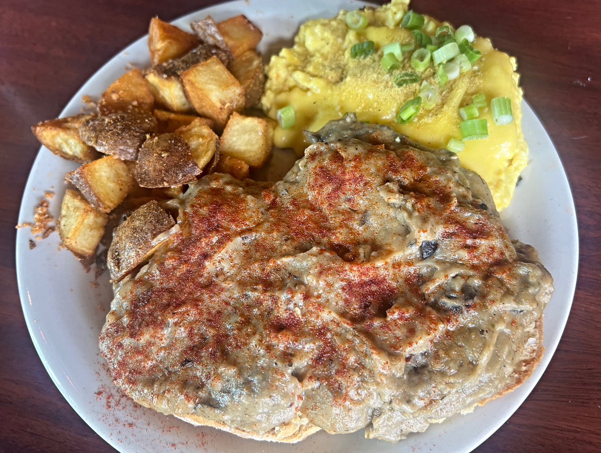 Robotvirgin's tweet photo. Brunch this Weekend (Biscuits N Mushroom Gravy, with a Side of Home Fries & JUST Egg), & a Bloody Moses at Black Water, a PDX Vegan Punk Bar!
.
.
#veganbrunch #veganbreakfast #veganbiscuitsandgravy #homefries #justegg #veganegg #vegan #veganfood #plantbased #veganism #veganpunk https://t.co/YQsV4WQ6OL