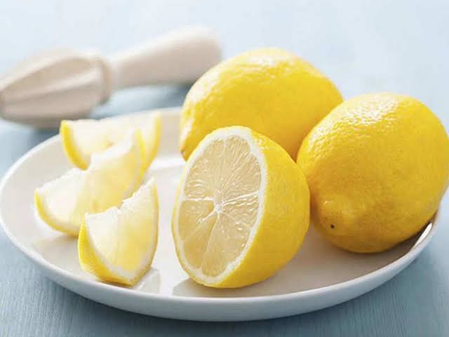 शरीर की सभी नसों को खोलने का आयुर्वेदिक समाधान....

कपूर और नींबु कितने उपयोगी है...दिन में सिर्फ़ एक बार यह साधारण सा उपाय करके देखिए, सिर के बाल से पैर की उंगली तक सारी नसें मुक्त होने का आपको स्पष्ट अनुभव होगा कि सिर से पैर तक एक तरह से करंट का अनुभव होगा, आपके शरीर की नसें