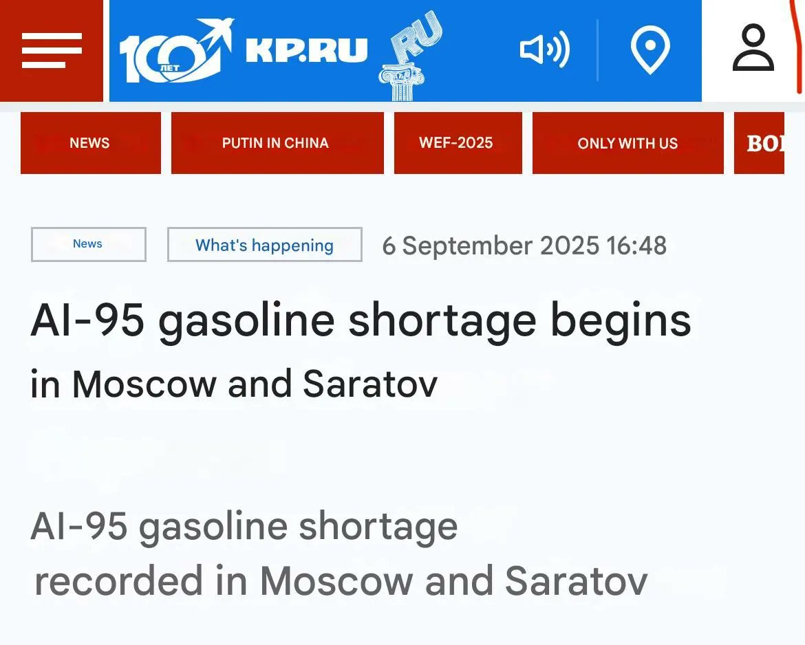 Per la prima volta nella storia recente, la carenza di carburante ha raggiunto persino Mosca, cosa che fino a ieri era considerata impossibile.
In tutta la Russia le stazioni di servizio lavorano già a singhiozzo, tanto che in molte zone è stato persino introdotto il limite di
