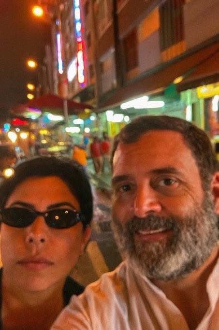Abhey Singh (@rahul_dev_10) on Twitter photo <a href="/SupriyaShrinate/">Supriya Shrinate</a> राहुल गांधी कहा हैं ??
ये फोटो इतना वायरल क्यूँ है ??
कांग्रेस की काबिल प्रवक्ता जवाब दे। <a href="/SupriyaShrinate/">Supriya Shrinate</a> राहुल गांधी कहा हैं ??
ये फोटो इतना वायरल क्यूँ है ??
कांग्रेस की काबिल प्रवक्ता जवाब दे।