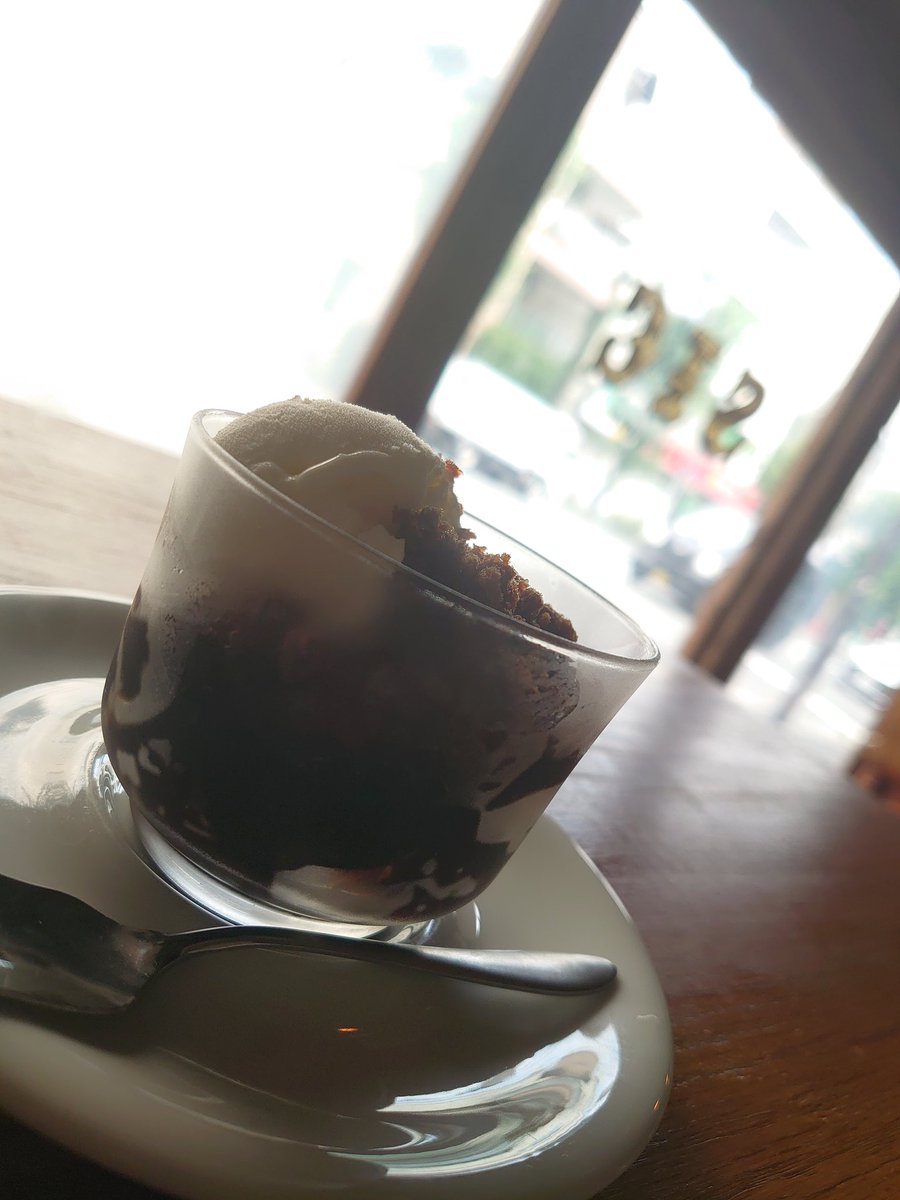 目黒区はSIC cafe&amp;bar さん

おっしゃれ！
お酒も飲みたい！

こういう雰囲気のお店、
憧れます

あと、
ほぼ何時でも営業してるってのがすごい
