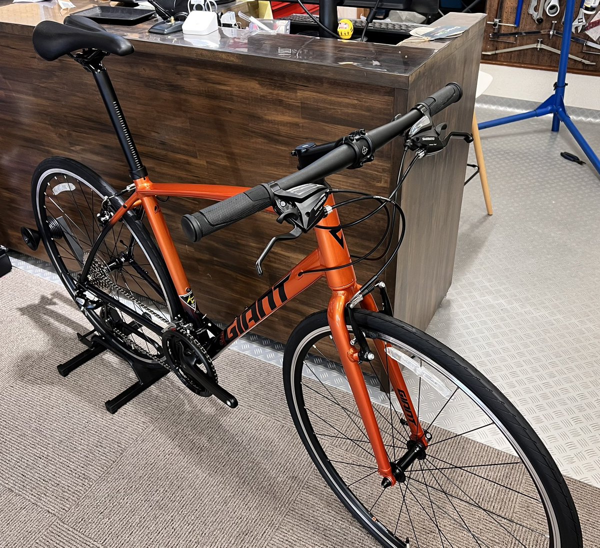 kanekoings's tweet photo. 2026モデル GIANT ESCAPE RX3
サンセットカラー入荷しました!
入荷サイズはMサイズになります。
写真ですと伝わりにくいですが
リアの配色は黒じゃないんですよ…
定価\86,900(税込)
当店販売価格 12%off \76,470(税込)
#GIANT #ジャイアント #ESCAPERX #クロスバイク #サイクリング https://t.co/G8jpNh3ikJ