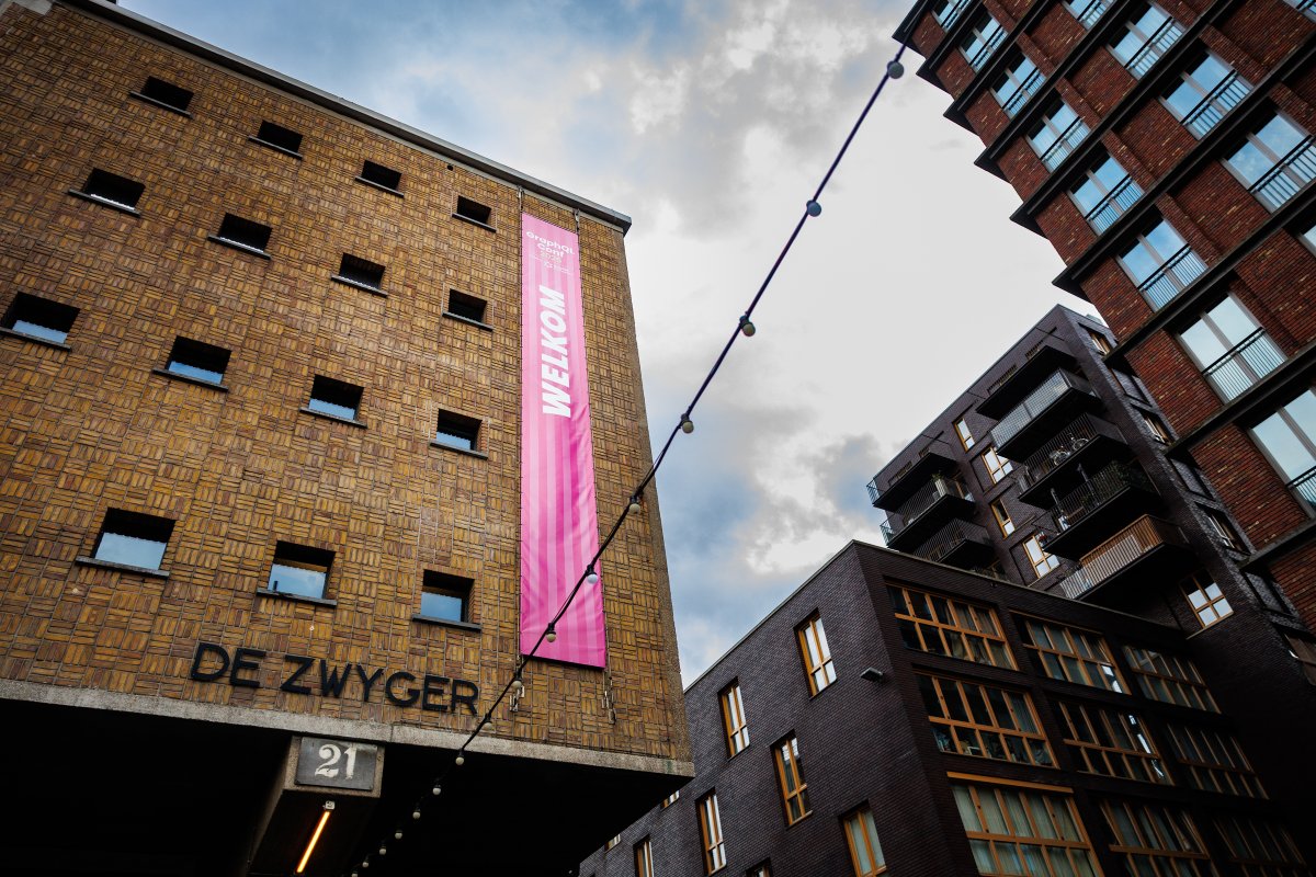 GraphQL's tweet image. Good morning, #GraphQLConf 🌞
It's another beautiful day in Amsterdam - we're ready to kick-off our community day with workshops, unconf sessions, and our GraphQL All Hands meeting!