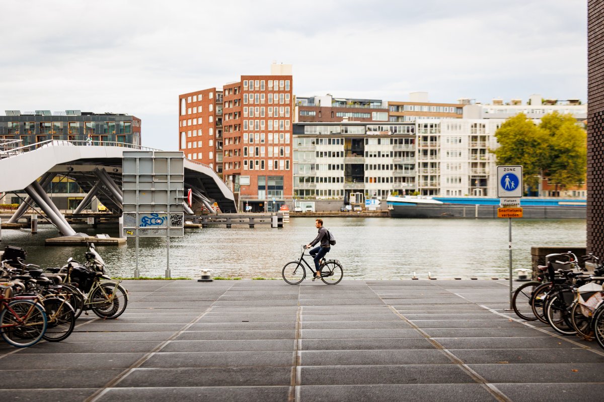 GraphQL's tweet image. Good morning, #GraphQLConf 🌞
It's another beautiful day in Amsterdam - we're ready to kick-off our community day with workshops, unconf sessions, and our GraphQL All Hands meeting!