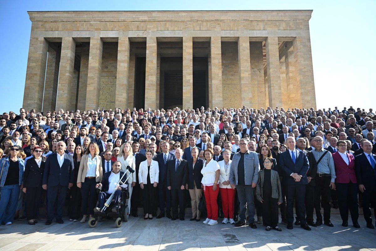Cumhuriyet Halk Partimizin kuruluş yıldönümünde, Genel Başkanımız Özgür Özel ile birlikte Gazi Mustafa Kemal Atatürk’ün huzurundaydık.

Büyük Önderimizin emaneti olan Cumhuriyetimizi, demokrasi ve halkın iradesiyle büyütmek için var gücümüzle çalışmaya devam edeceğiz.

Kuruluş