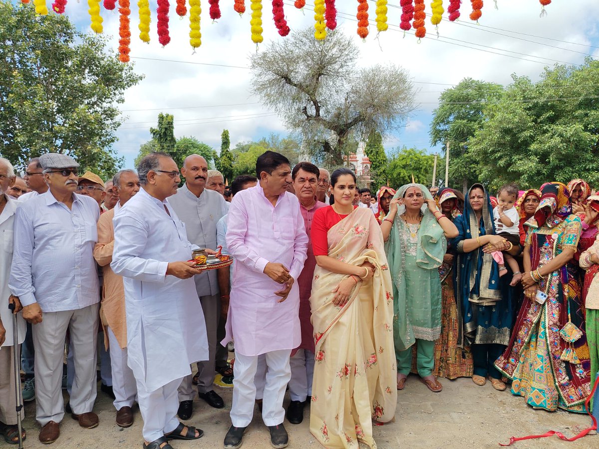 Harshiniatul's tweet image. नुनिया गोठड़ा विद्यालय प्रवेश द्वार का लोकार्पण 📷
गाँव नुनिया गोठड़ा में शहीद सूबेदार निहालसिंह रा.उ.मा. विद्यालय की स्मृति में लगभग साढ़े तीन लाख रुपये की लागत से बने विद्यालय के प्रवेश द्वार का लोकार्पण किया 
#ShaheedNihalSingh #Jhunjhunu #SchoolDevelopment #BJP #lokarpan