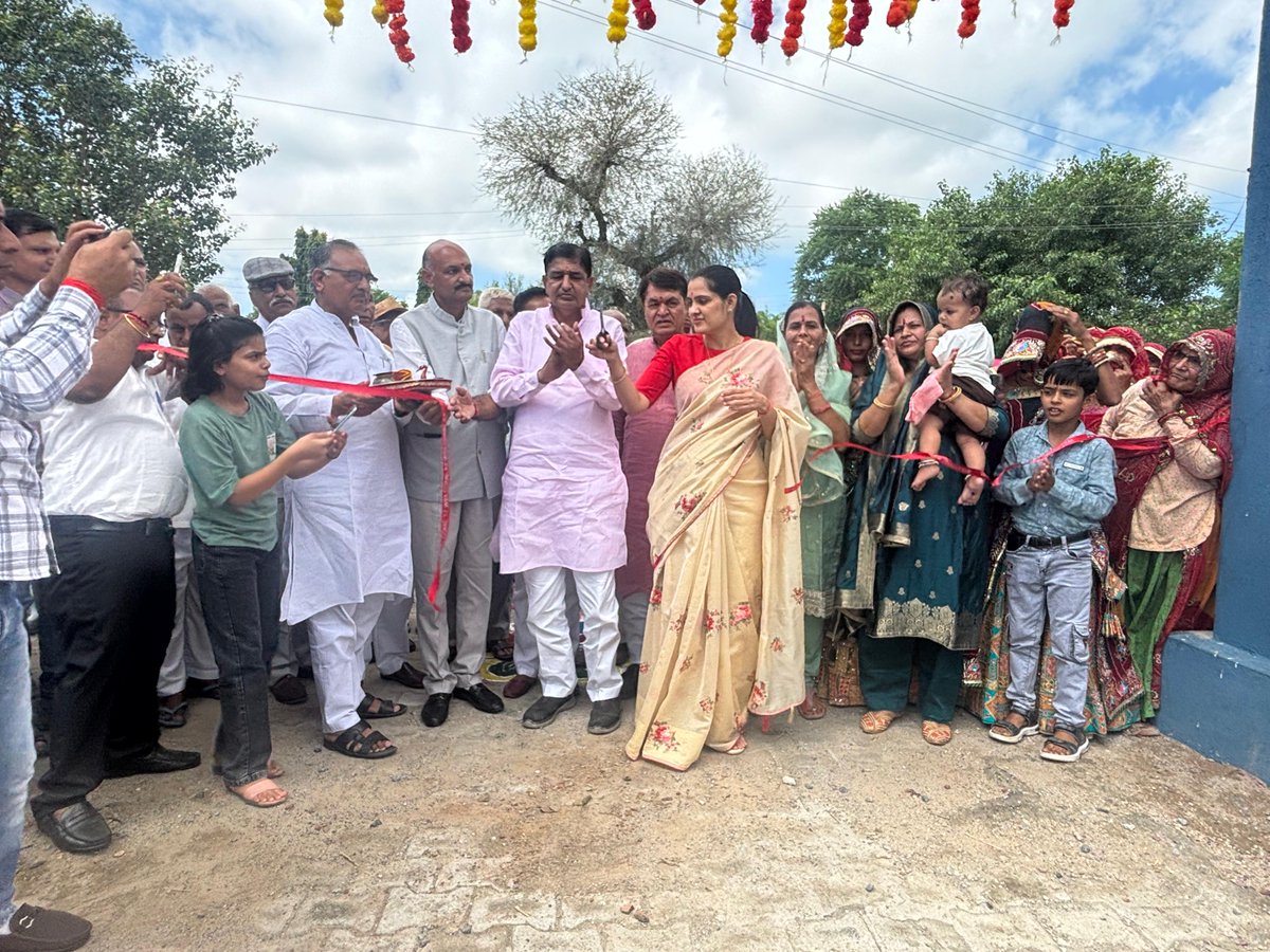 Harshiniatul's tweet image. नुनिया गोठड़ा विद्यालय प्रवेश द्वार का लोकार्पण 📷
गाँव नुनिया गोठड़ा में शहीद सूबेदार निहालसिंह रा.उ.मा. विद्यालय की स्मृति में लगभग साढ़े तीन लाख रुपये की लागत से बने विद्यालय के प्रवेश द्वार का लोकार्पण किया 
#ShaheedNihalSingh #Jhunjhunu #SchoolDevelopment #BJP #lokarpan