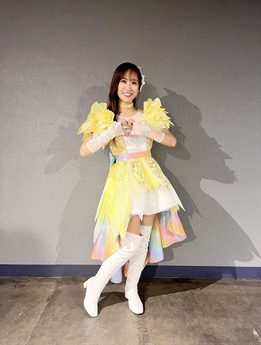 jurieedom's tweet photo. 本当に楽しくて幸せなAS＋NEIでした✨
空と翼をご披露でき、空を一緒にプロデューサーさんと歌えたこと、最高に嬉しかったです。

小鳥ちゃんの曲には「花」や「幸」、「光」「君が選ぶ道」や、「iDOLM@STER K version」などなど、他にもまだ名曲がありますので、まだ聞いた事ないよというプロデューサーさんは是非聴いてみてください🙇‍♀️

メンバーの皆さん、スタッフさんの皆さん、プロデューサーさんの皆さん、そして小鳥ちゃん、ありがとうございました☺️

お写真は以上です〜
枚数ちょっぴりめで恐縮です🙏💦
長々と更新お付き合い頂きありがとうございました☺️指ハート💓

#音無小鳥ちゃんお誕生日おめでとう
#ネバーエンドピヨピヨ