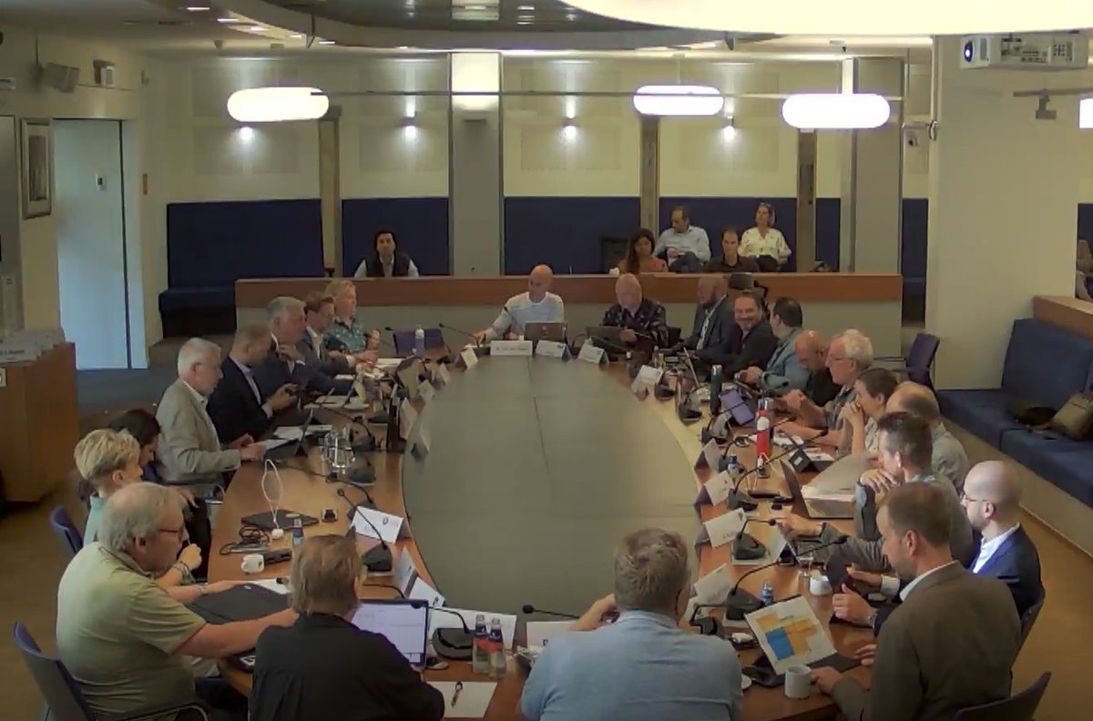 Vanavond in het vragenhalfuur: 
Beter voor Dordt over oplichting door nepagenten

VVD over overlast van de groep Jezus Redt in de binnenstad en over de opvang van derdelanders

Beter Voor Dordt, SP, GroenLinks Dordrecht en CDA over oplaadplekken voor scootmobielen