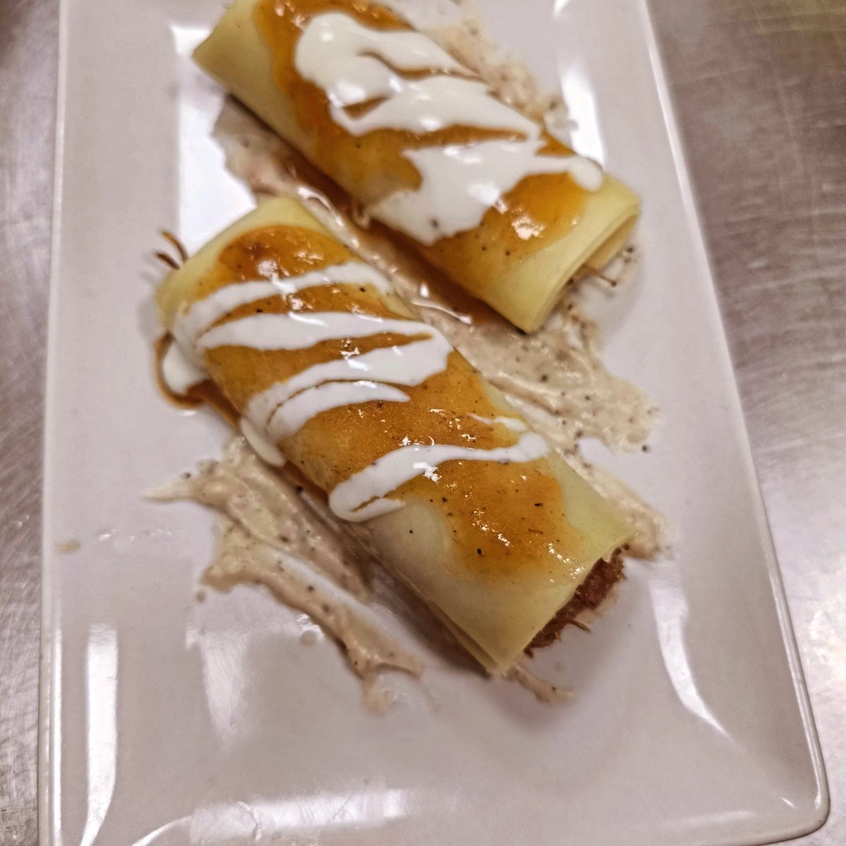 Canelón de carrillera con bechamel trufada.
Participamos en la ruta de la tapa de Cabezo de Torres.
No te quedes sin probarla!!