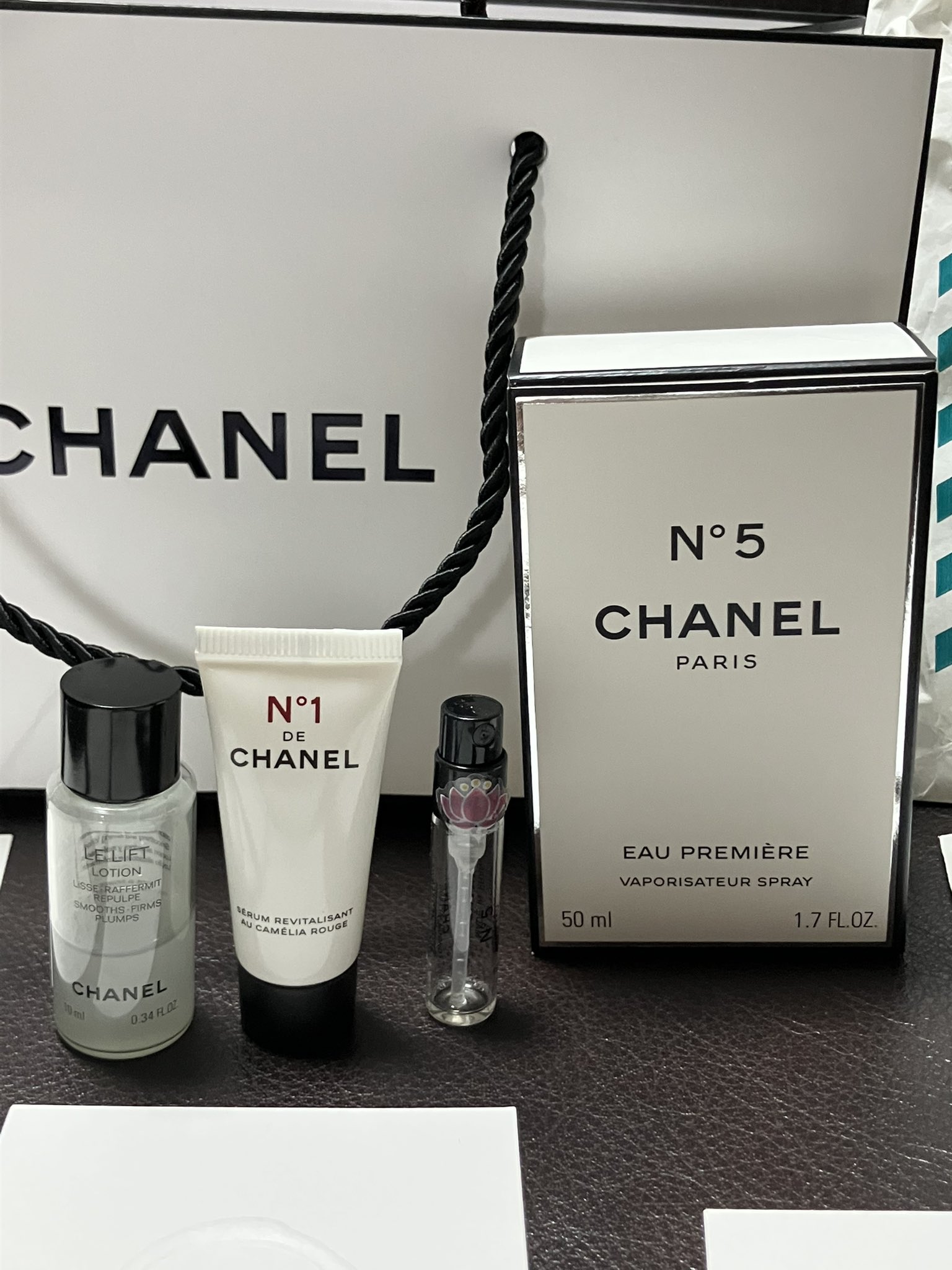 NEW❣️CHANELリボン1ロール50m＆カメリア5個❣️ブティックXmas NEW❣️CHANELリボン1ロール50m＆カメリア5個❣️ブティックXmas