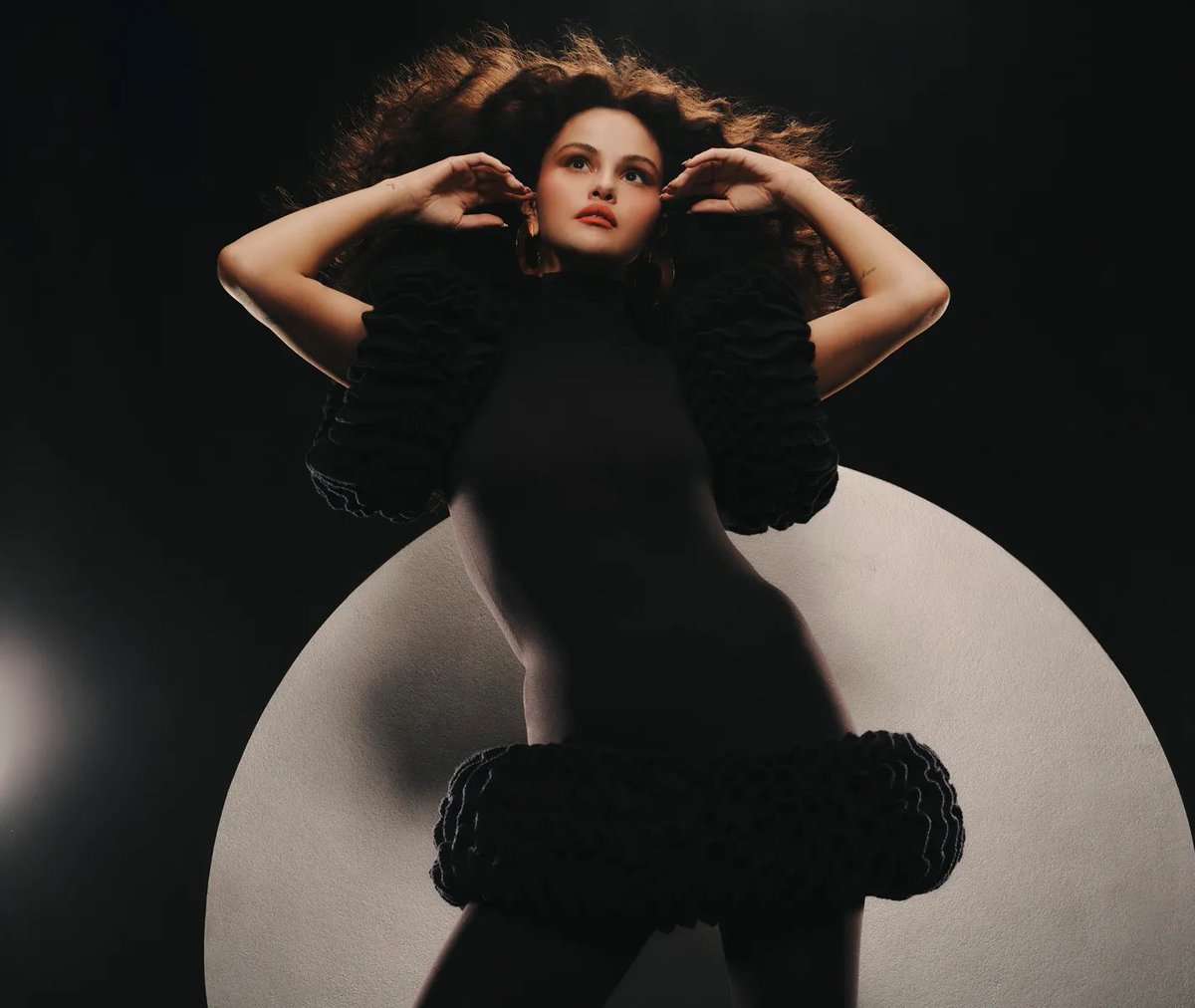 PopBase's tweet image. Selena Gomez looks gorgeous for Allure Magazine.