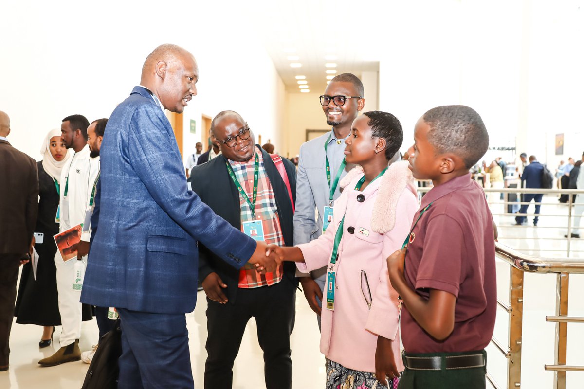 Save the Children Rwanda & Burundi (@scirwanda) on Twitter photo On the sidelines of #AfricaClimateSummit, Rwandan children engaged with <a href="/FaustinMUNYAZIK/">Faustin Munyazikwiye</a>, Deputy Director General of <a href="/REMA_Rwanda/">Rwanda Environment Management Authority</a> and #NationalChiefNegotiator, to present their views and recommendations on climate change. He encouraged them to lead environmental protection in On the sidelines of #AfricaClimateSummit, Rwandan children engaged with <a href="/FaustinMUNYAZIK/">Faustin Munyazikwiye</a>, Deputy Director General of <a href="/REMA_Rwanda/">Rwanda Environment Management Authority</a> and #NationalChiefNegotiator, to present their views and recommendations on climate change. He encouraged them to lead environmental protection in