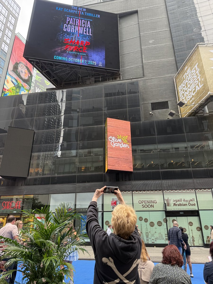1pcornwell's tweet image. Times Square selfie.