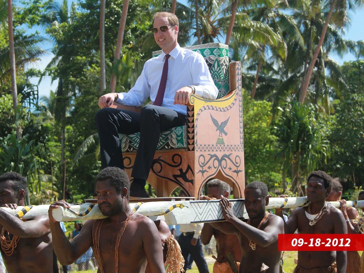 MrMaximilan's tweet photo. Two brothers: one was raised by his humble mother, the other by his selfish father.
They don't see black people the same way.
#PrinceHarry #WorkShyWilliam https://t.co/FfkIGbXbRV