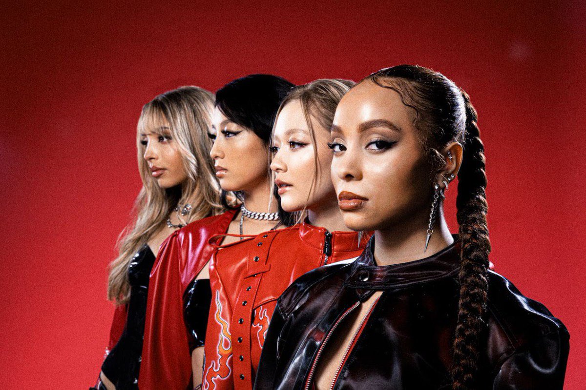 GIRLSET_SOURCE's tweet photo. #GIRLSET has hinted at what lies ahead in their musical journey.

“We’ve got songs that show different sides of us. ‘Commas’ feels like a transition, and for the next release, we want to lean fully into our new sound. We’re really excited to share and maybe even surprise people!” https://t.co/xbGb5CW92v