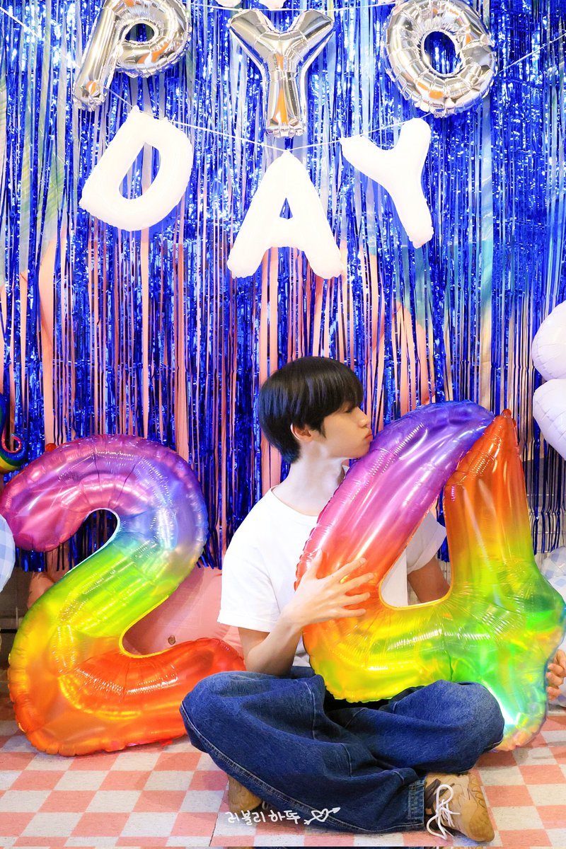 Lovely_SDP's tweet photo. 20250909 𝗛𝗔𝗣𝗣𝗬 𝗣𝗬𝗢 𝗗𝗔𝗬 🎂

동표의 존재가 특별히 더 감사한 하루🫶🏻
행복하자 동표야🩵☘️

#해피뾰데이 #오버더레인보우 
#손동표 #동표 #DONGPYO #ドンピョ #동표야_하뚜해🫶🏻 https://t.co/8iMUNtxP65
