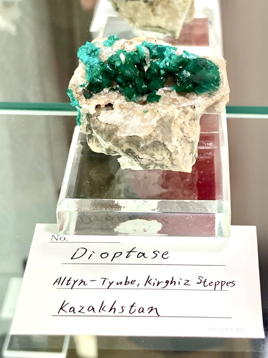 鉱物の世界リアタイ
ダイオプテーズいいよね…！