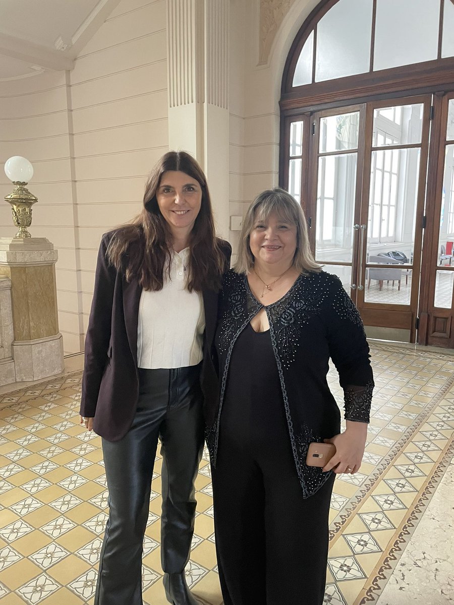 Este viernes los convencionales constituyentes jurarán la nueva Constitución de Santa Fe. 
Se incorpora la iniciativa ciudadana @fichalimpia como condición de idoneidad para el acceso a cargos electivos.
Gracias, diputada nacional <a href="/germanafc/">Germana Figueroa Casas 💛</a> y Mariela Rodríguez (<a href="/Mariela65365798/">Mariela Rodríguez</a>)