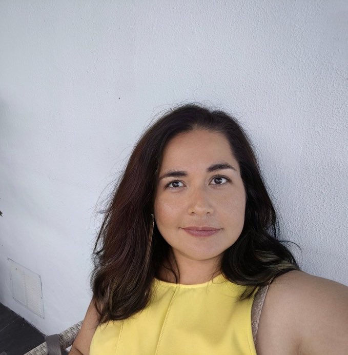 Viva el brillo,
 flipo con el Amarillo 
Martes de colores
Amiga hermosa