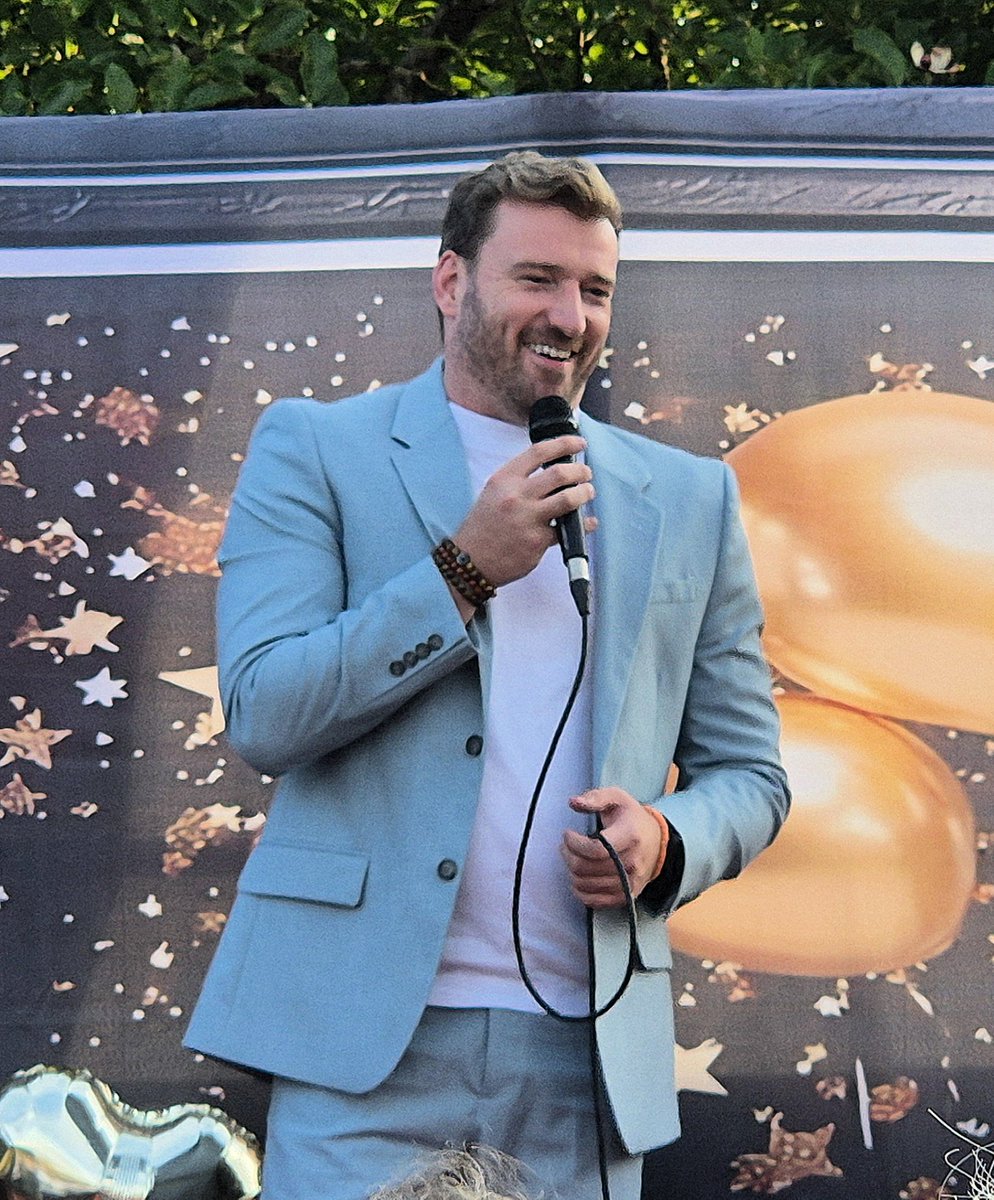 Lisabickerton's tweet photo. Amazing few days seeing @Jai_McDowall this summer amazing vocals and can't wait for future shows ! 👊 https://t.co/9uIv1tehrG