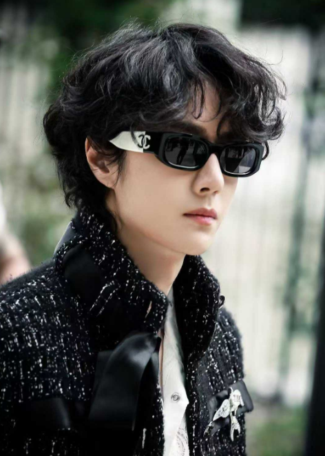 又帅了 哥快回内娱吧 别攀岩了🤣