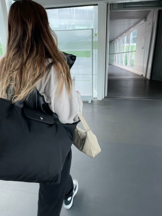 usedbyneri's tweet photo. 🖤 Longchamp Neo สีดำ Noir 
M(L)Long🤍รุ่นนี้ผ้ากันน้ำ
ผ้าแข็งทรงสวย มีพองที่ฐานบางๆ
หูจับยังสวย  มุมสวย ร่องรอยการใช้งานทั่วไป โดยรวมสภาพดีค่ะ 👜

💸 Price:2290

#longchampส่งต่อ #ส่งต่อlongchampแท้ #longchampthailand  #longchampsecond #ส่งต่อlongchamp https://t.co/VpkkE0Ligu