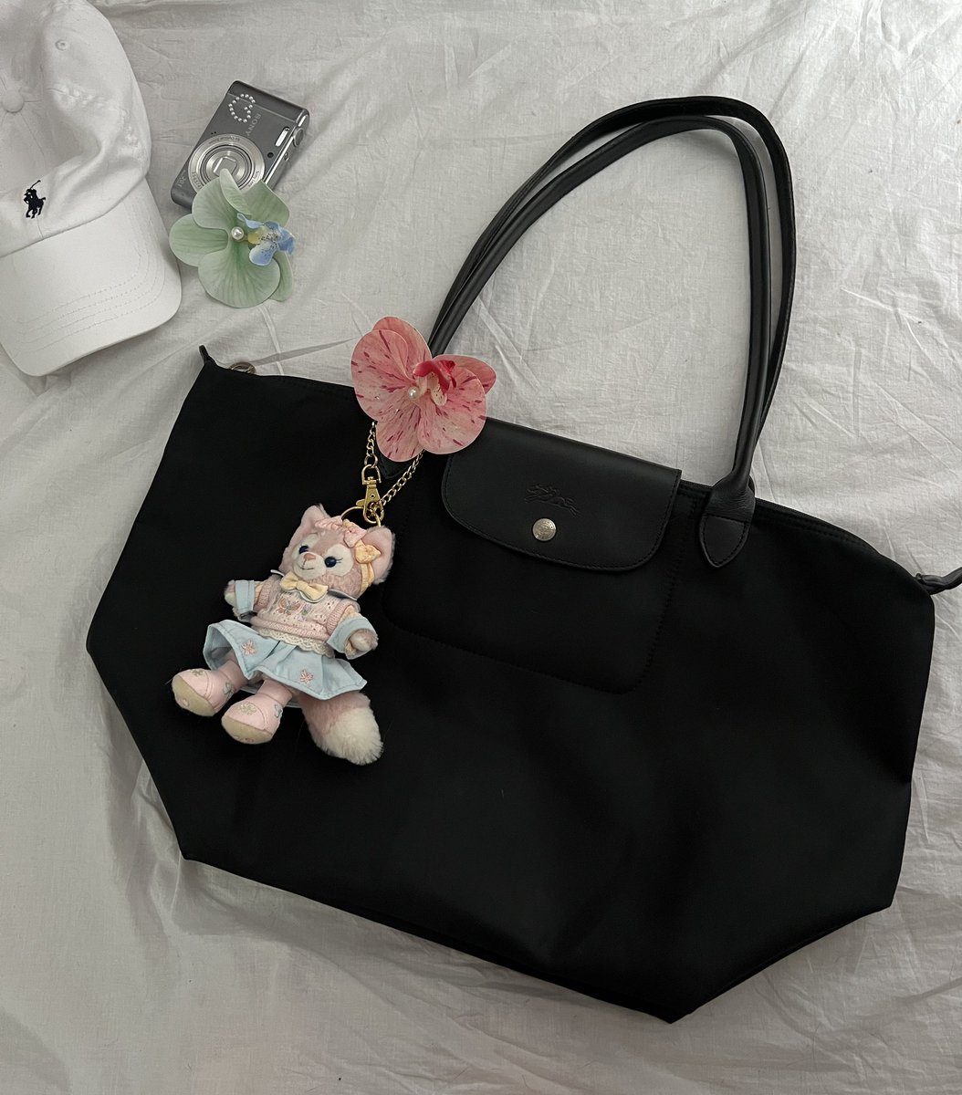 usedbyneri's tweet photo. 🖤 Longchamp Neo สีดำ Noir 
M(L)Long🤍รุ่นนี้ผ้ากันน้ำ
ผ้าแข็งทรงสวย มีพองที่ฐานบางๆ
หูจับยังสวย  มุมสวย ร่องรอยการใช้งานทั่วไป โดยรวมสภาพดีค่ะ 👜

💸 Price:2290

#longchampส่งต่อ #ส่งต่อlongchampแท้ #longchampthailand  #longchampsecond #ส่งต่อlongchamp https://t.co/VpkkE0Ligu