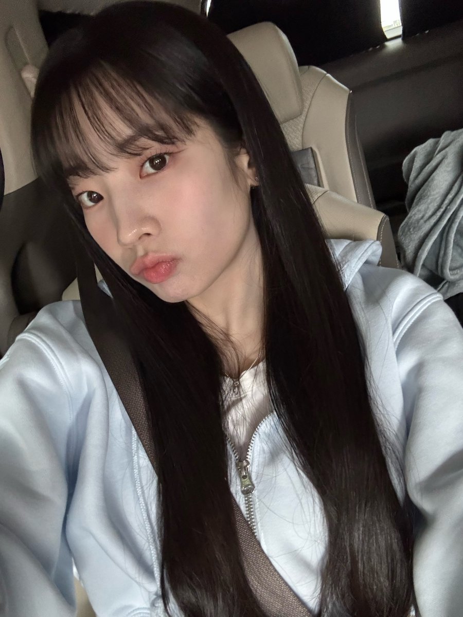 Dahyun posted this selca at exactly 9:09 PM on 9/9 🥹