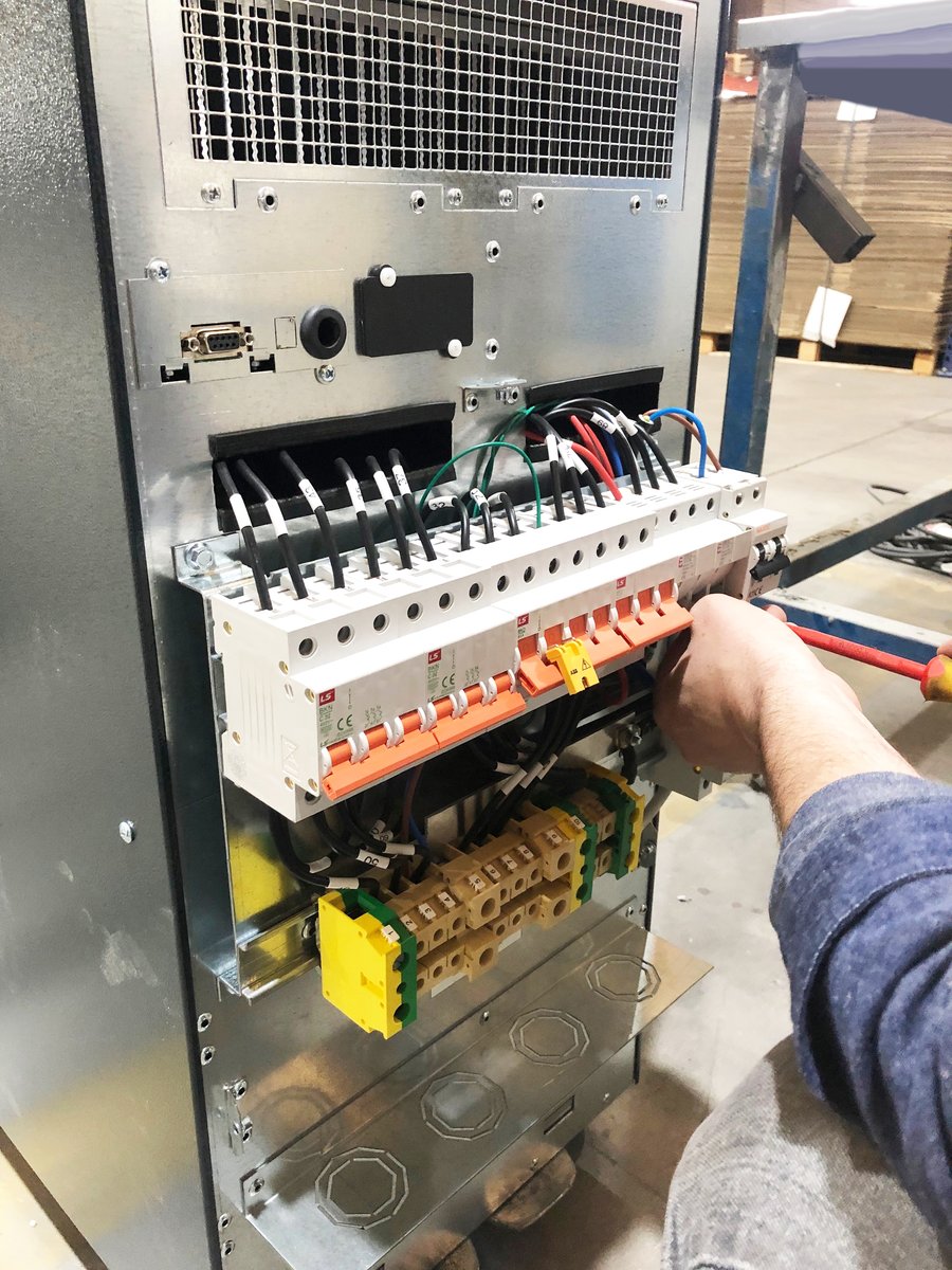 PowertronixSAI's tweet photo. Vuelta de vacaciones ⛱️, vuelta al cole ✏️y vuelta a verificar el estado de los equipos de protección de tus instalaciones!  Nuestro equipo de profesionales está a tu disposición para revisarlos y cambiarlos en caso de necesidad. Llámanos!
#protecciontormentas #seguridadelectrica https://t.co/dBEToNGOAJ