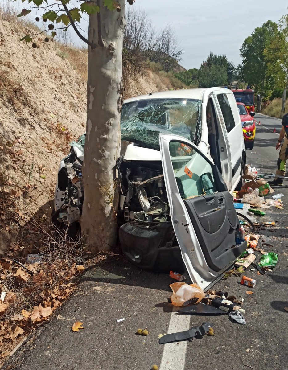 112rmurcia's tweet image. 12.42 h. Servicios de emergencia han atendido un accidente de tráfico, ocurrido en la carretera RM-516, #Mula,  en el que una persona ha resultado muerta y otra gravemente herida.

ℹ️ noticias.112rmurcia.es/?p=13248

📸 @BomberosCEIS_RM