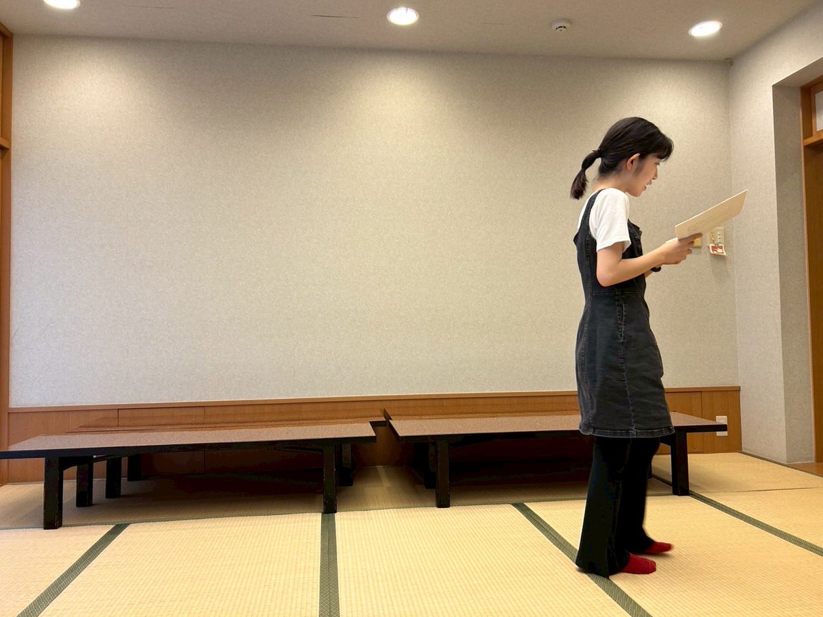 #17期有志公演 の稽古風景をお届け！😆

動きの確認も着々と進み、段々と作品が形になってきました！みんなでお昼ご飯を食べるのが近頃の楽しみです！🍽️

観覧予約も受付中！ぜひぜひお越しください！🌌
→ forms.gle/L4UAnwGQkBaUBD…