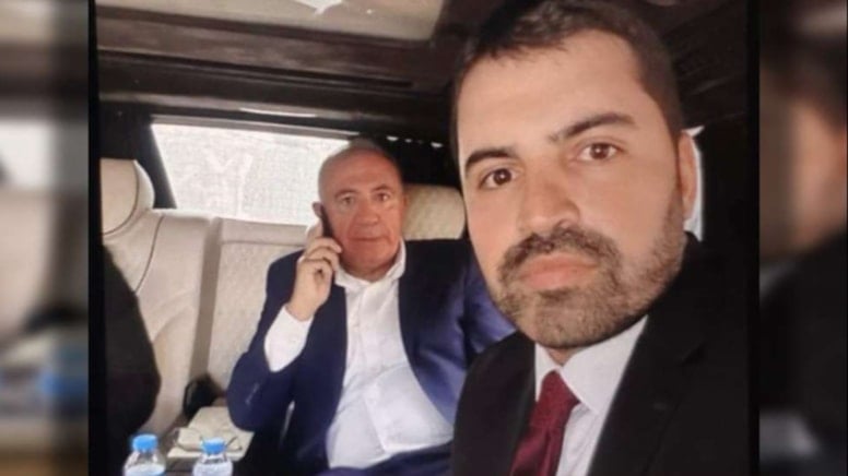 Gürsel efendi,

İstanbul İl Başkanlığı’na gelişin  sırasında minibüsünde 
sosyal medyada CHP aleyhine paylaşımlar  yapan trolün ne işi vardı ?