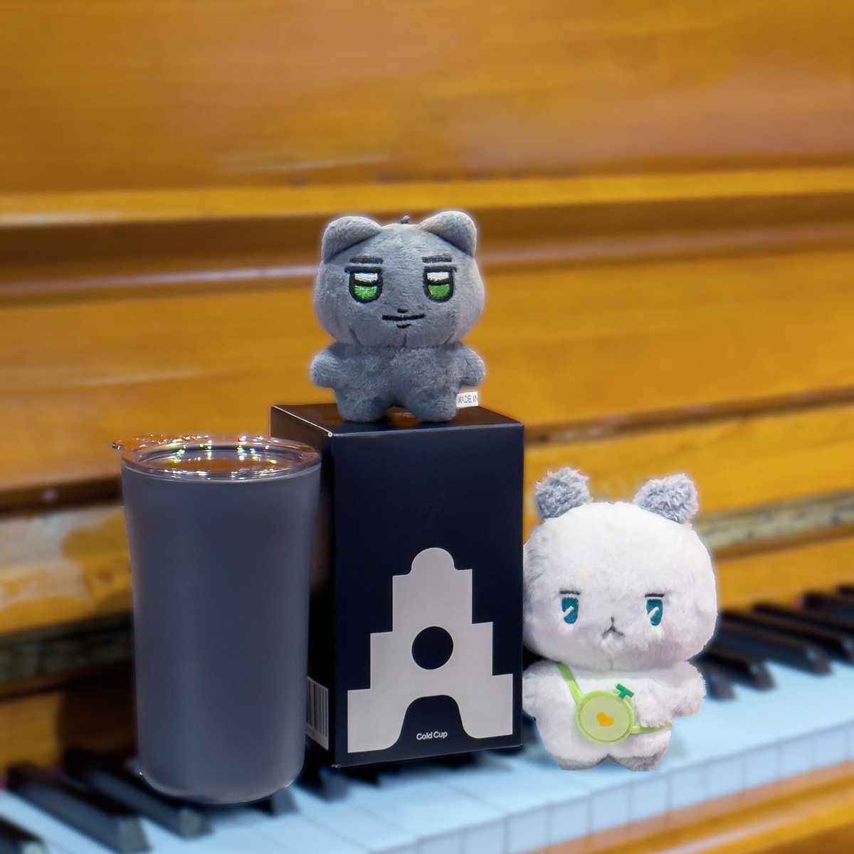 დ 길고양이인줄 알았는데 흑표범이었던 건에 관하여

RT 및 팔로우 해주신 분들 중 두 분 추첨해서
2인 입장권 및 하민이 리유저블컵을 드립니다.

많은관심 부탁드립니다.
설문조사도 같이 부탁드립니다💚