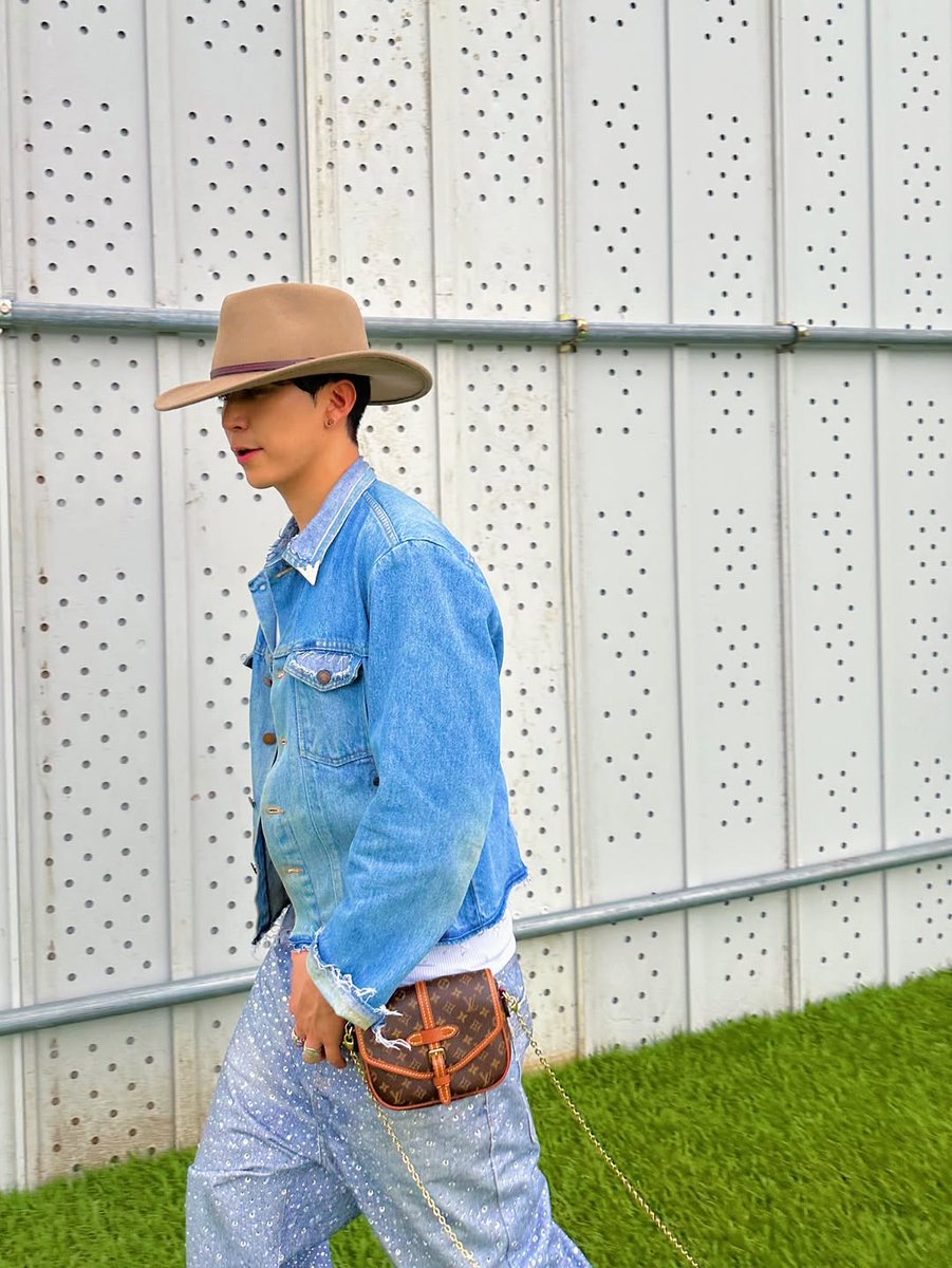 coldefiles's tweet image. save a horse
ride a cowboy