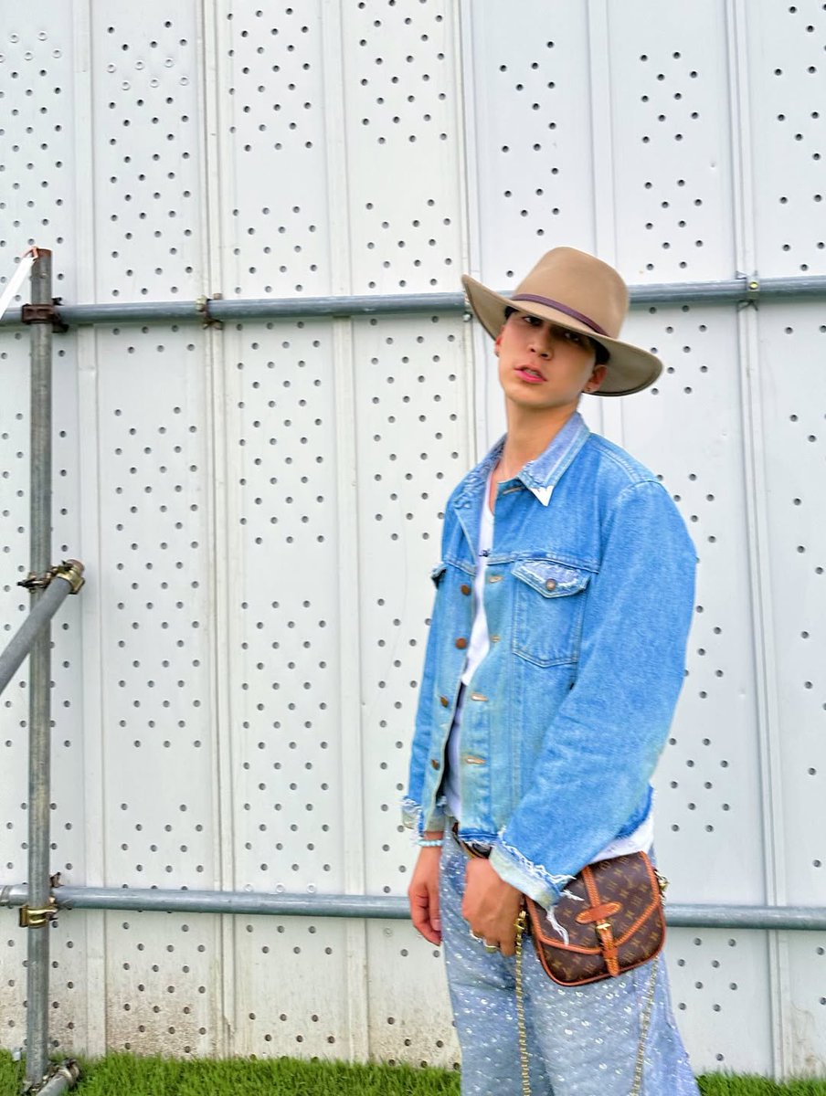 coldefiles's tweet image. save a horse
ride a cowboy