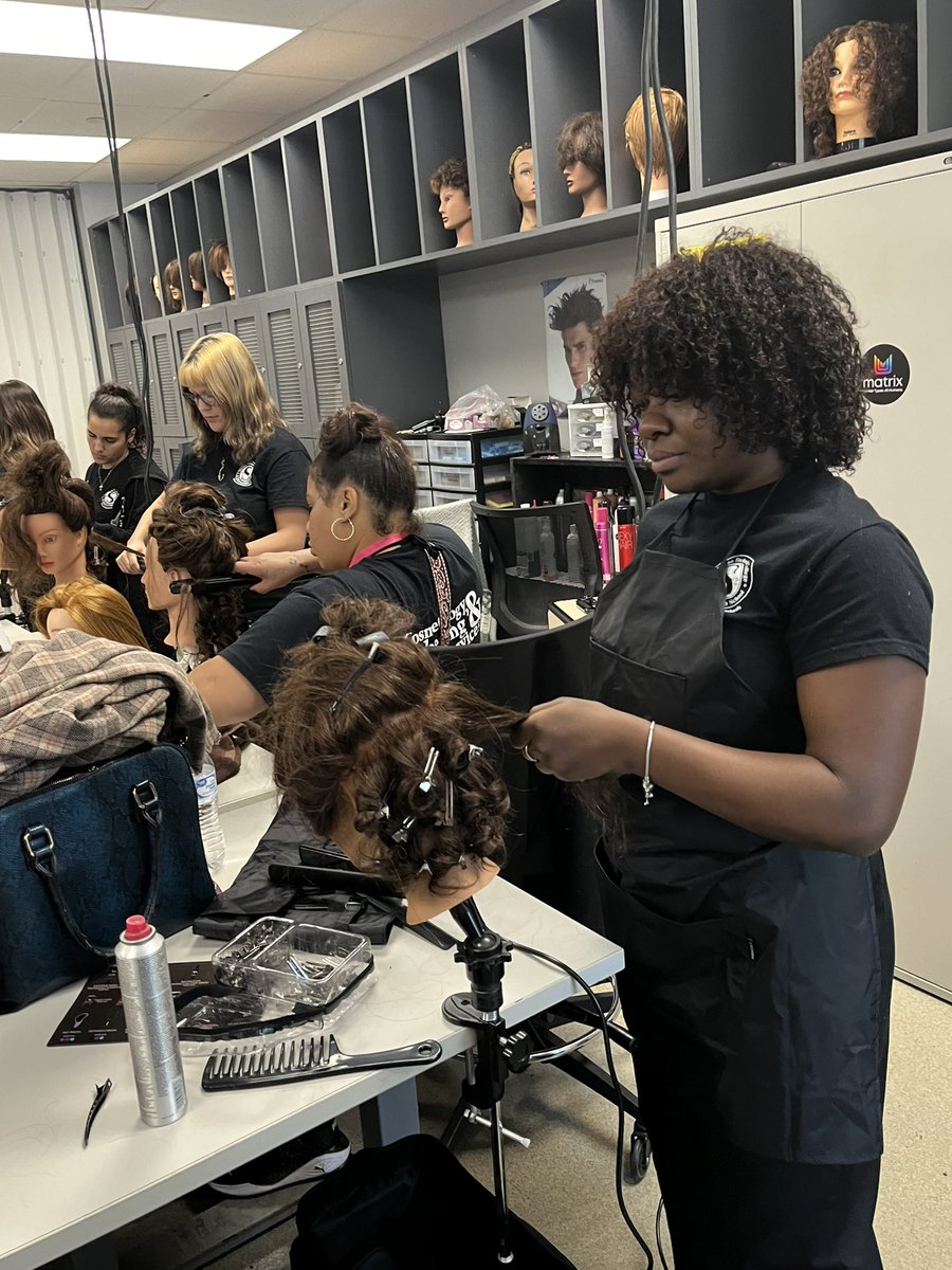 Sheridan_Tech's tweet image. Our Cosmetology students have been busy perfecting their skills- flat irons, Marcel curls, and blowouts.✂️🪮 #SheridanTech #Cosmetology #handsontraining