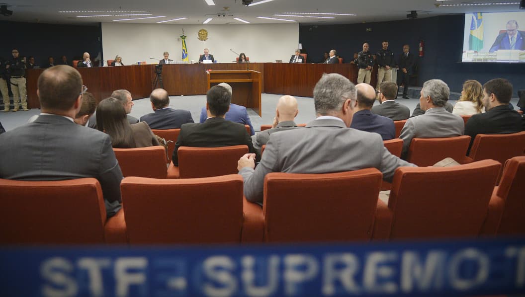 🧶 Acontece, nesta terça-feira (9/9), o terceiro dia de julgamento do ex-presidente Jair Bolsonaro e de mais sete réus do Núcleo 1 no STF. A sessão inicia a etapa de votos dos membros da Primeira Turma.  

Acompanhe ao vivo: correiobraziliense.com.br

📸Ed Alves/CB