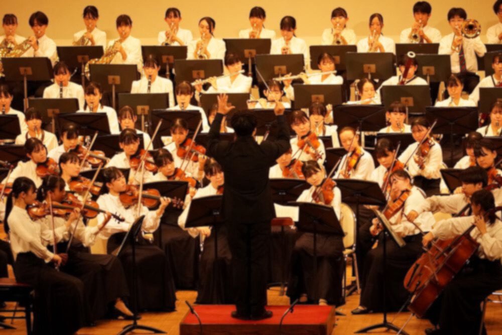 🎻本日公開🎬

「#ウラ漫 ー漫画の裏側密着ー」
7月に開催された #幕総オケ部 第30回定期演奏会にて📸撮影協力させていただきました✨

阿久井先生（<a href="/akui_m/">阿久井真＠青オケ</a>）＆副編集長・小林さんの制作秘話、前編です📝🎶

#青のオーケストラ 🎼
#マンガワン 📚