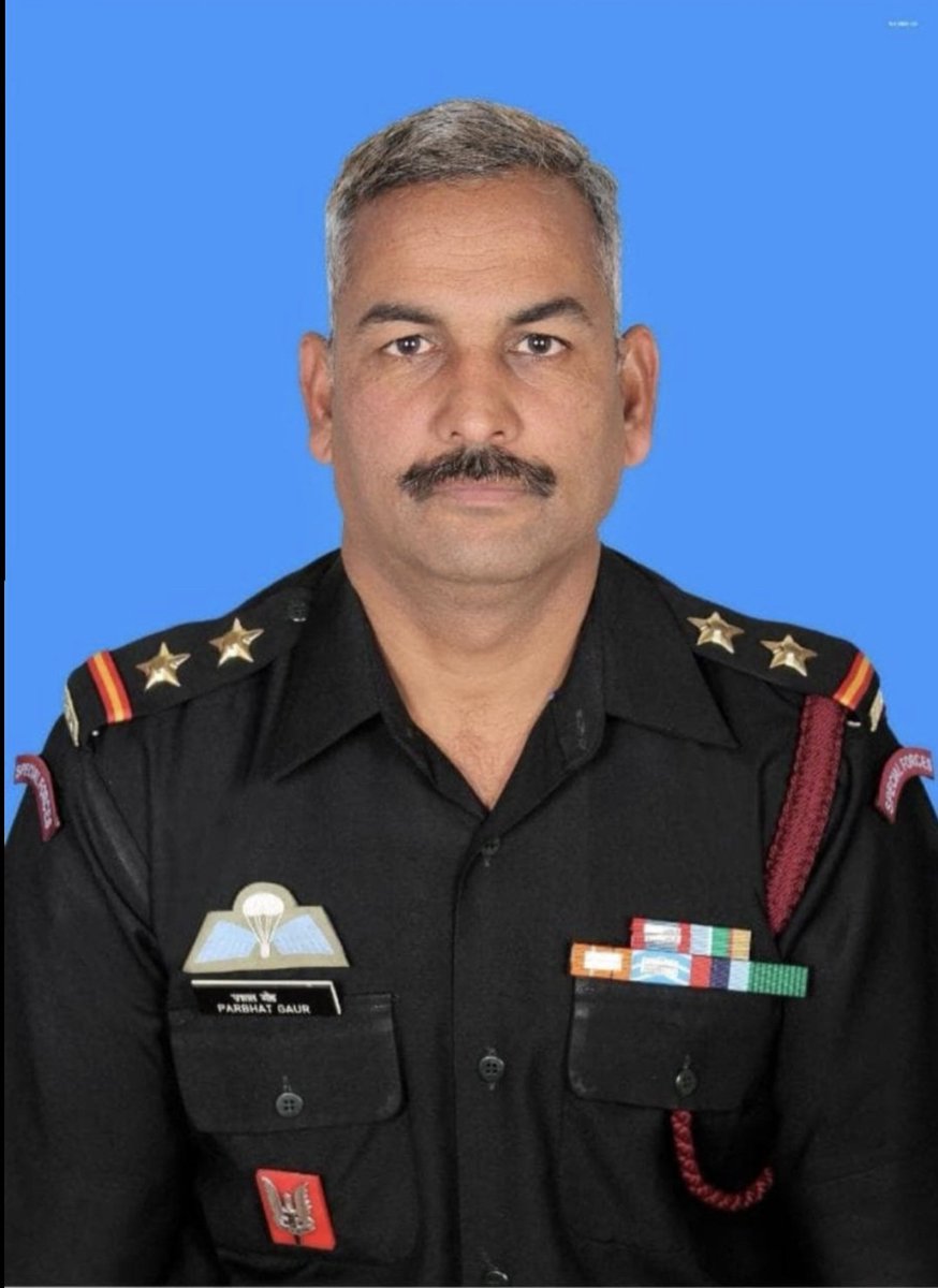 TigerCharlii's tweet image. &quot;Freedom is not Free, it costs Soldiers!&quot;

India bids teary adieu to
Subedar Prabhat Gaur
10 PARA 🦂 
From: Uttar Pradesh

He made supreme sacrifice fighting #Pakistan terrorists in Kulgam encounter yesterday.
Salute JCO Saab 🦂
#IndianArmy 🇮🇳 #Kulgam