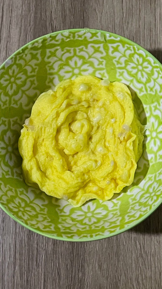 jayakabajay's tweet photo. Sejak nemu resep masak “telur dadar paling enak” di TikTok, jadi bikin telur dadar mulu tiap makan. Soalnya gampang banget bikinnya. https://t.co/ozFysNVN8I