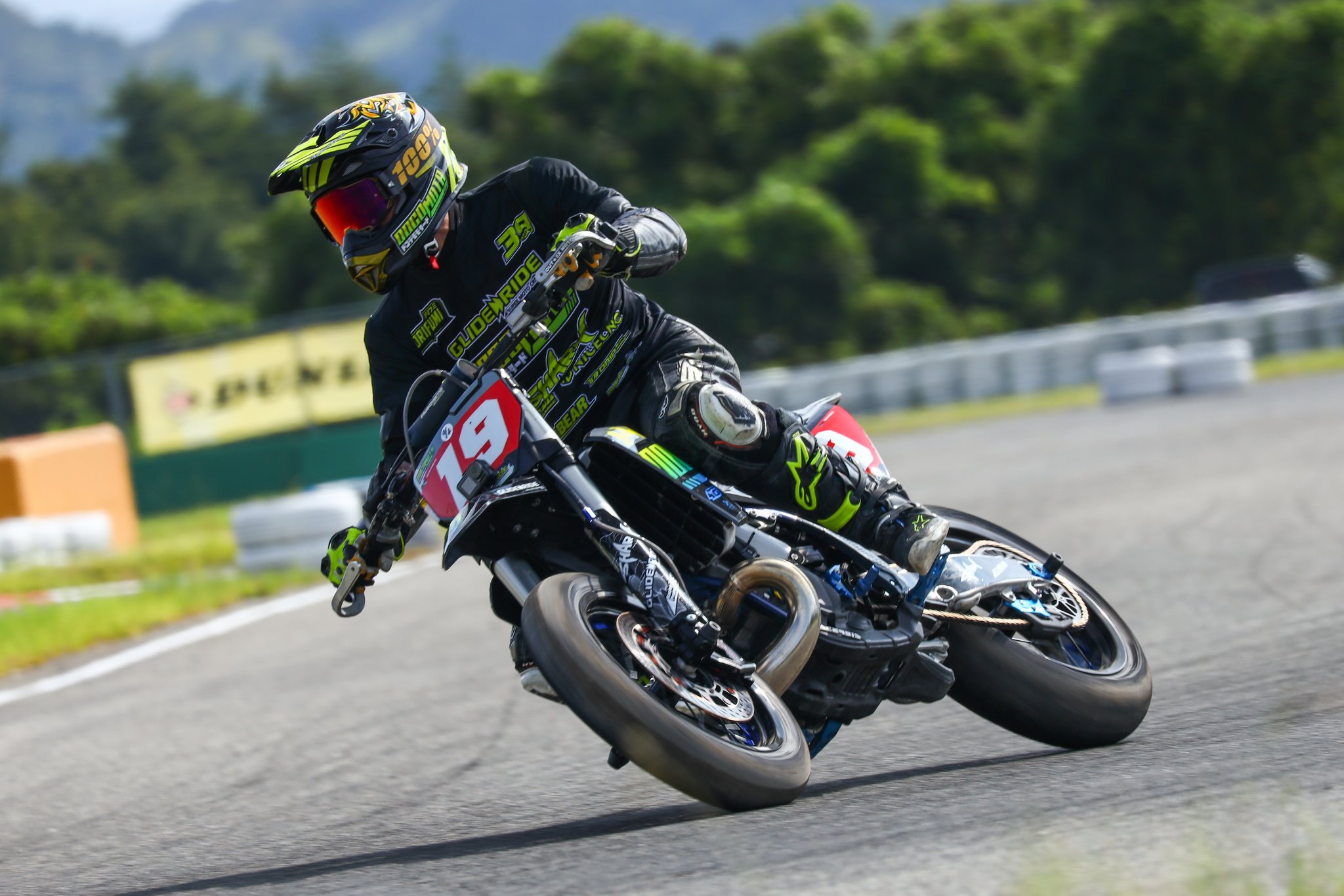 ヒラタD❗️ ランドクルザープラド コンデンサー KZJ95W 88460-60250