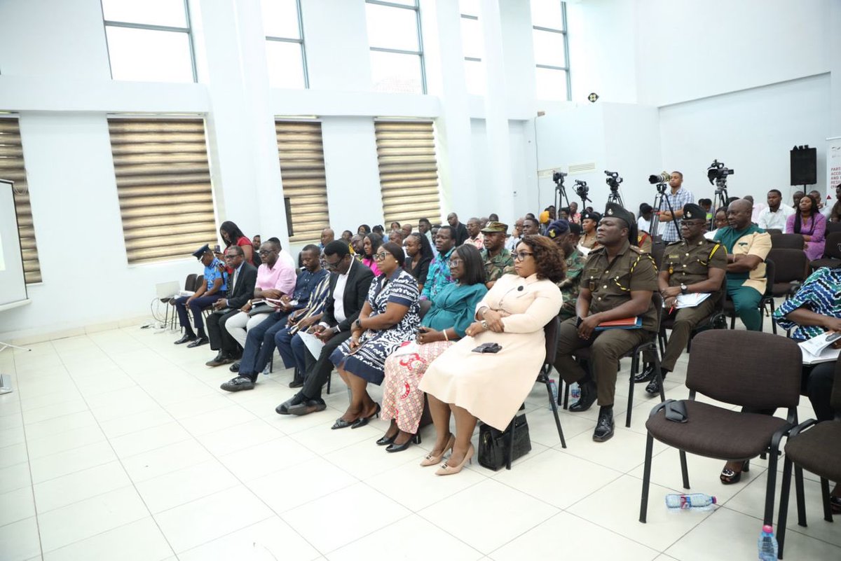 nccegh's tweet photo. Our National Dialogue on how Citizens can be empowered to promote public accountability is underway in Accra.
#ncce #nccegh #EUandYouAgainstCorruption
#FightingCorruptionInGhana
#corruption #accountability #youth @KafuiDey https://t.co/U1INo6vrb3