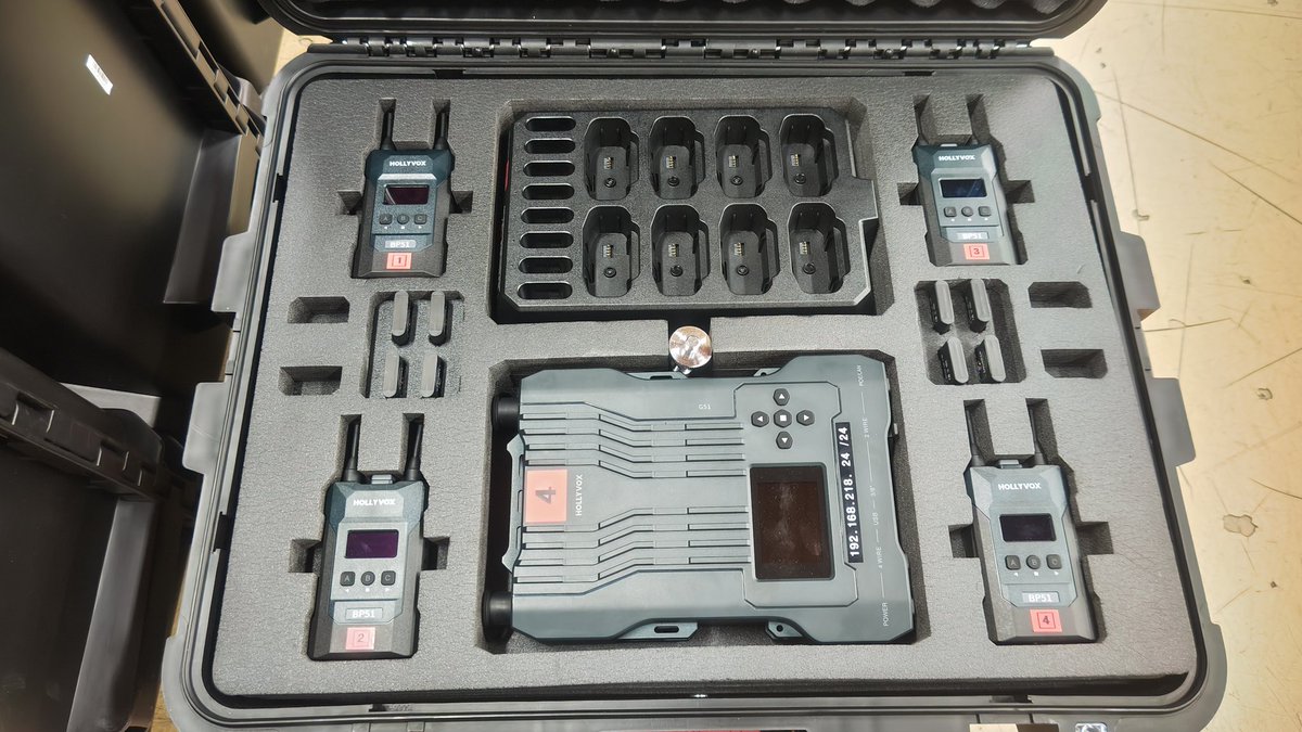 inc_engineer_2's tweet image. Hollyvox(Hollyland)のワイヤレス・インカム/G51を追加することになりました。
追加分は両耳×4+片耳×4のセットになってます。
通話自体も安定しており、特に問題もなく使えているのですが、イーサーネットを使ってのアンテナのリンクの拡張性がもう少し欲しい気はします。
(今は1:1での接続だけ)