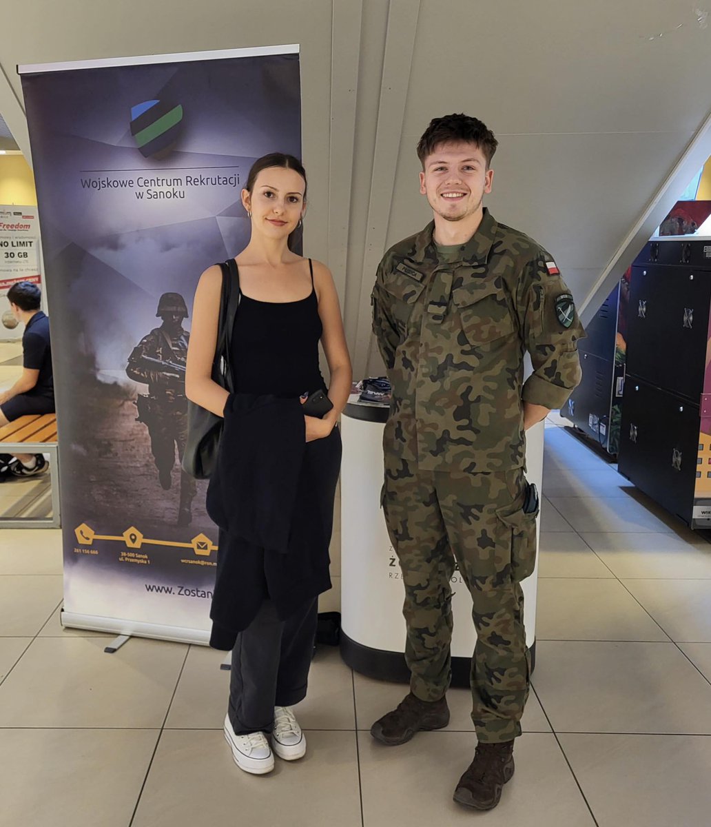 WCR_Sanok's tweet image. 📣W dniu dzisiejszym byliśmy dla Was z naszym #MZR w Galerii Sanok.😎🫵🏻
🪖Żołnierze #WCRSanok odpowiadali zainteresowanym na pytania dotyczące procesu rekrutacji i warunków pełnienia służby w #WojskoPolskie 🇵🇱