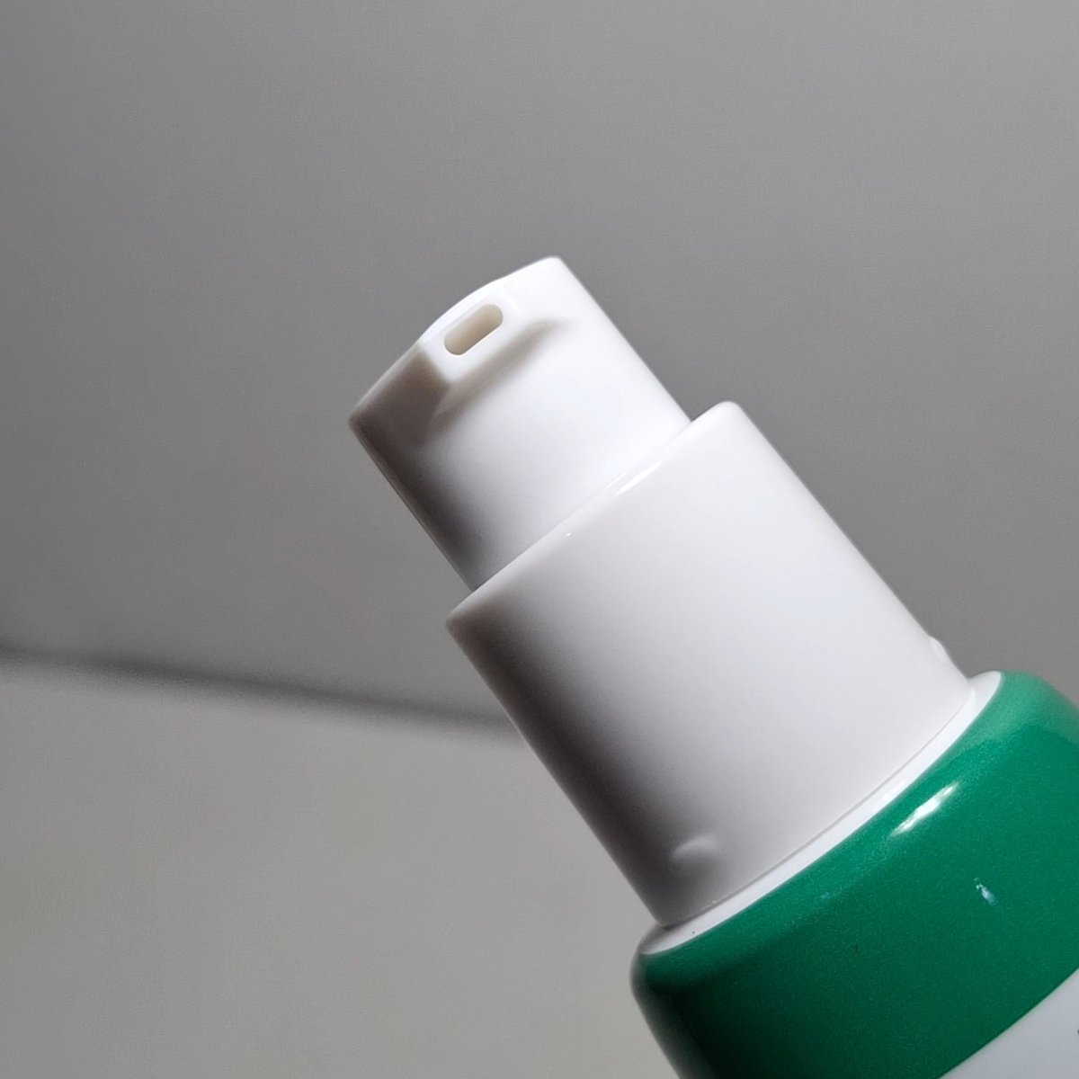 malaeveeci's tweet image. anw menurutku packagingnya juga lumayan oke karena gampang banget keluarin produknya + steril karena pump gini. 

st aku comby acne prone, cukup banget ngebantu hilangin bekas jerawat ^^

#glowskin #axisyglowserum #axisyindonesia