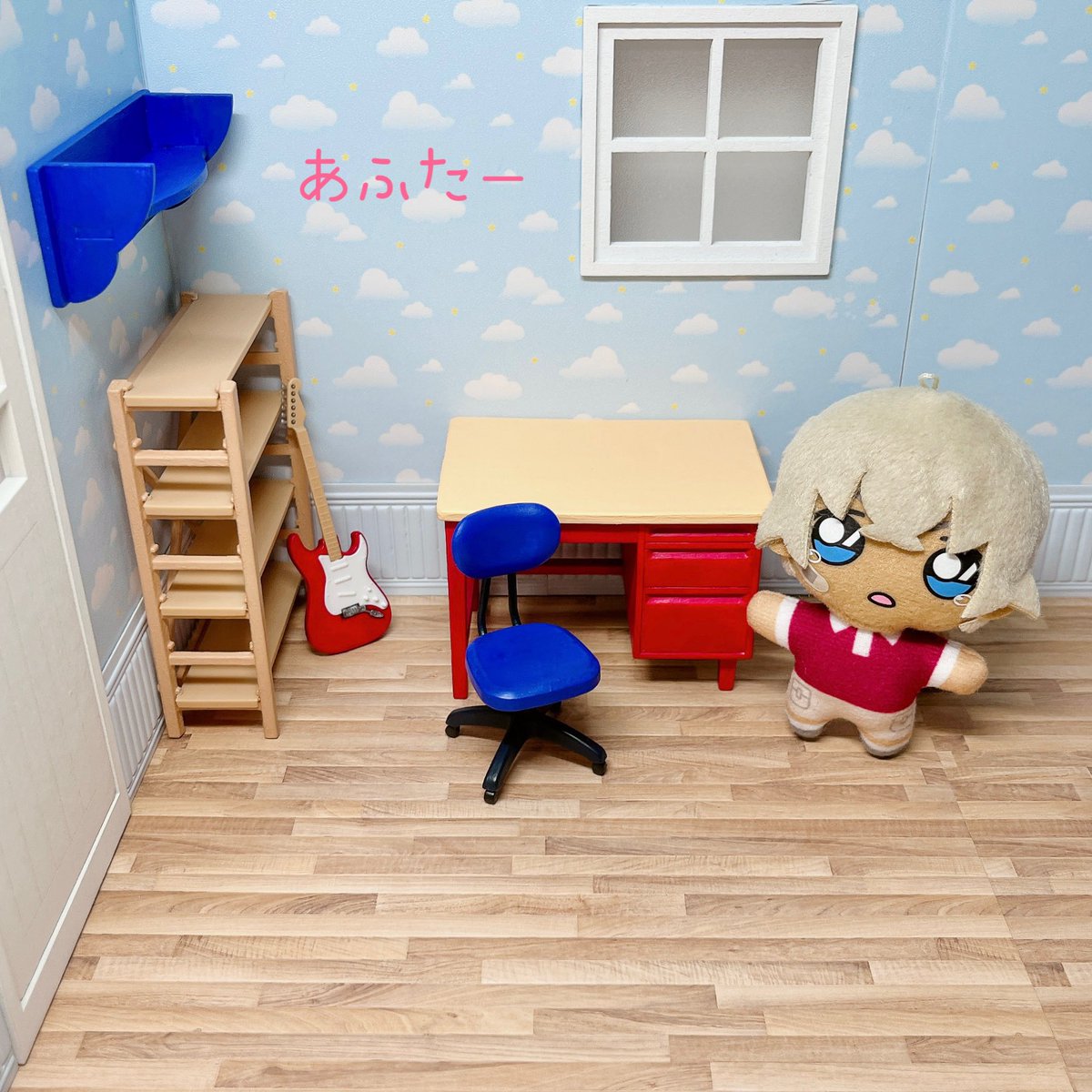 「といすとーりーのあんでぃのお部屋っぽく」というべそちゃのリクエストを受けて家具を塗装してみた🎨