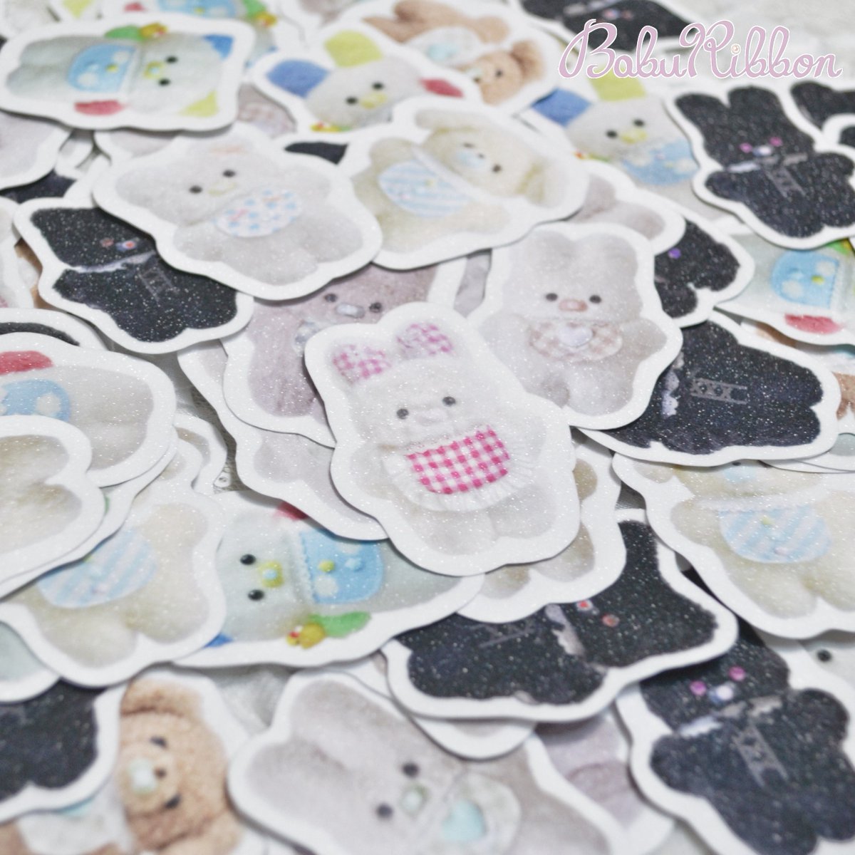 今回初制作の #ばぶぬい のシールは全13種類！

2025/9/28(日)に開催される『猫フェス＠上越ぷち』にて
初販売予定で、イベント後は通販を予定しております🎀

ぬいぐるみもシールも、あなただけの特別な子が見つかりますように✨
#ハンドメイドぬいぐるみ #猫フェス上越 #しっぽフェス上越